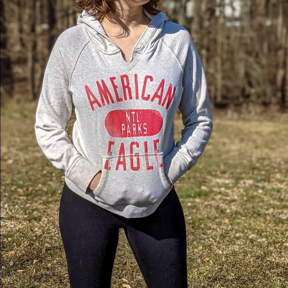 American Eagle White and Pink Sweatshirt